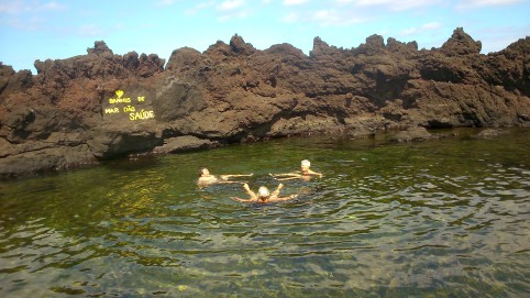 Making stars in the natural rock pools at Biscoitos